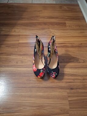 Jubilee Black Floral Espadrille Pumps 7 | Gold Chain Accent | Feminine Chic